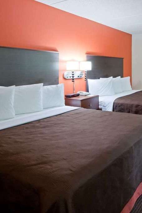 Hotel AmericInn by Wyndham Coon Rapids photo 2