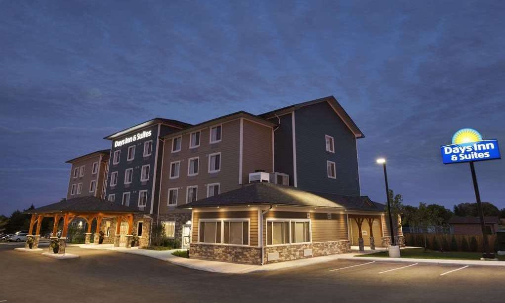 Days Inn and Suites Lindsay