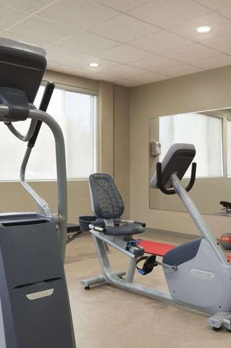 Hotel Days Inn and Suites Lindsay photo 4