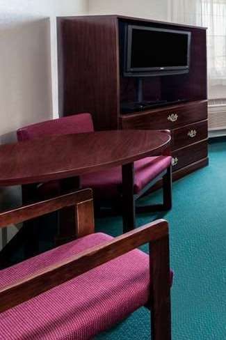 Hotel Super 8 by Wyndham Jerseyville photo 4