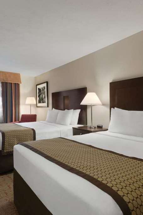 Hotel Baymont by Wyndham Belleville Airport Area photo 1