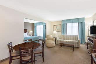 Hotel Wingate by Wyndham Southport photo 5
