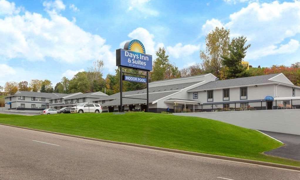 Days Inn & Suites by Wyndham Wisconsin Dells