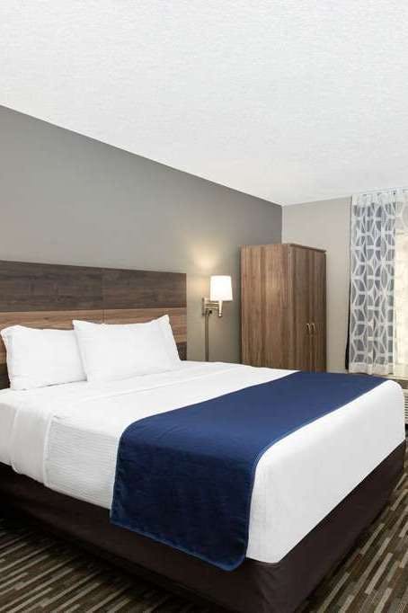 Hotel Days Inn & Suites by Wyndham Wisconsin Dells photo 3
