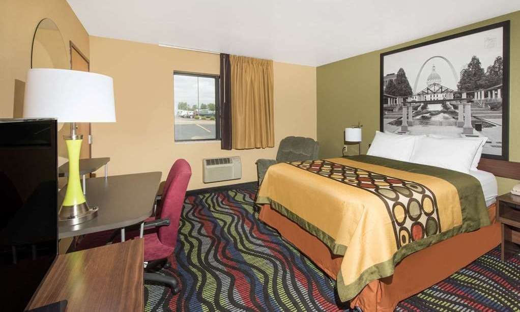 Super 8 by Wyndham Farmington