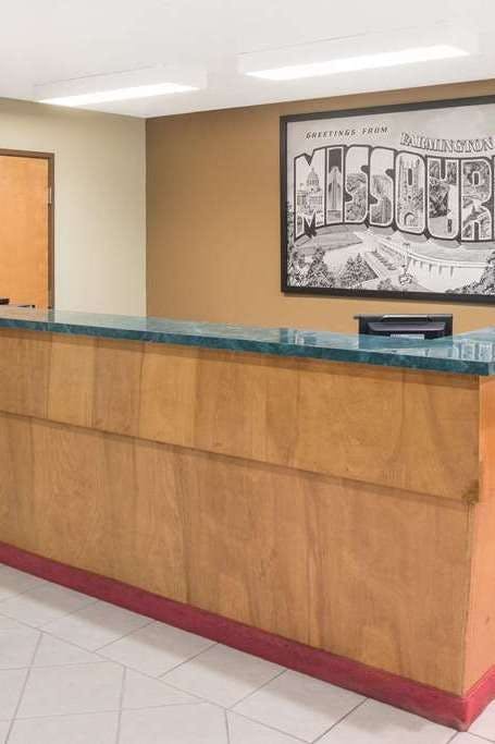 Hotel Super 8 by Wyndham Farmington photo 4