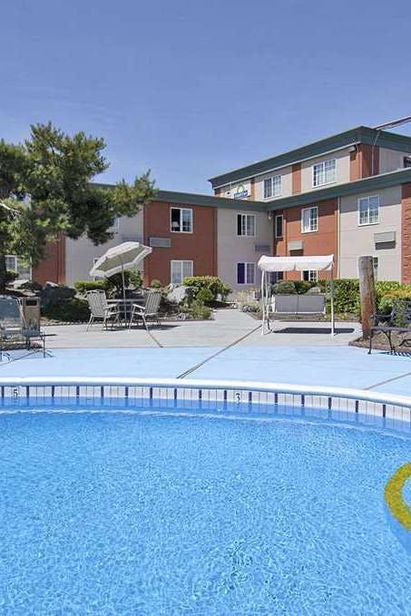 Hotel Days Inn by Wyndham Mt. Vernon photo 3