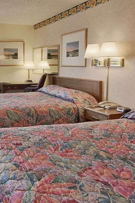 Hotel Days Inn by Wyndham Mt. Vernon photo 2