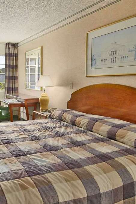 Hotel Days Inn by Wyndham Mt. Vernon photo 1