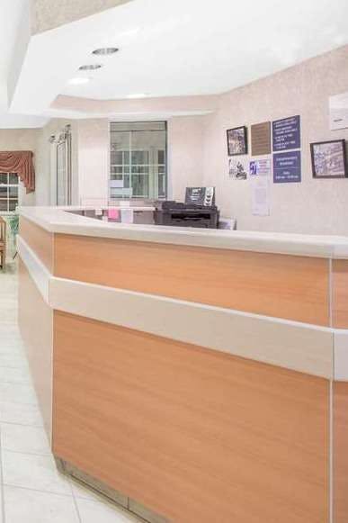 Hotel Microtel Inn & Suites by Wyndham Colfax/Newton photo 5