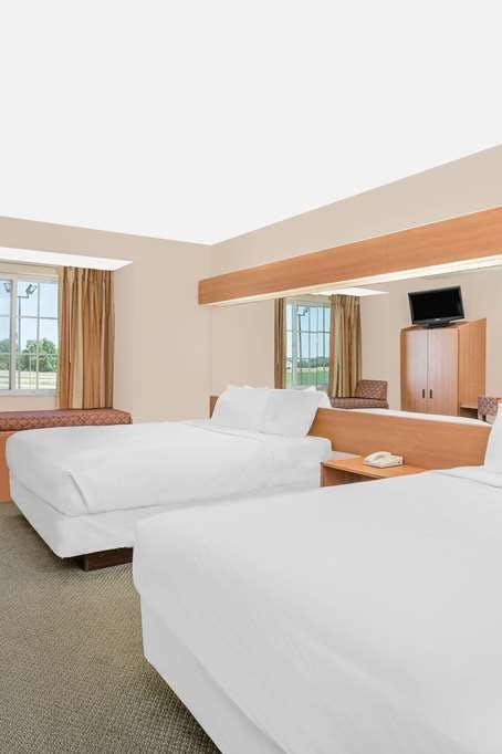 Hotel Microtel Inn & Suites by Wyndham Colfax/Newton photo 2