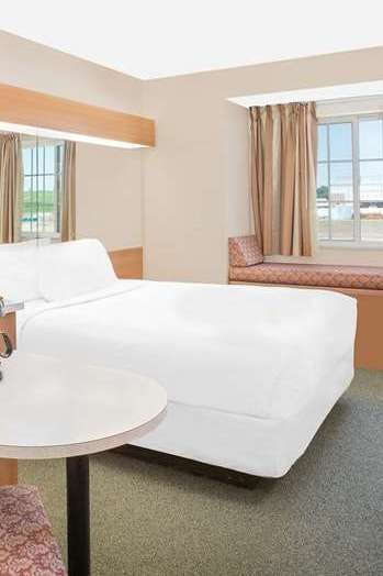 Hotel Microtel Inn & Suites by Wyndham Colfax/Newton photo 1