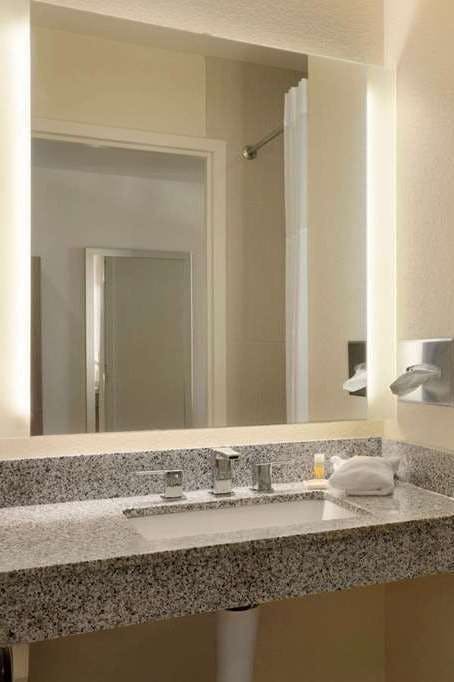 Hotel Days Inn & Suites by Wyndham Caldwell photo 3