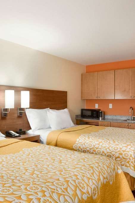 Hotel Days Inn & Suites by Wyndham Caldwell photo 2