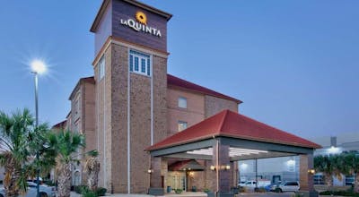 La Quinta Inn & Suites by Wyndham Dallas Grand Prairie South