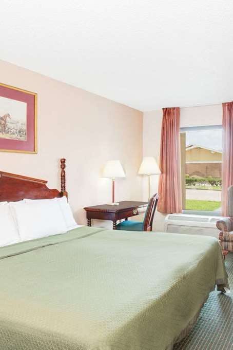 Hotel Days Inn by Wyndham Greenville MS photo 2