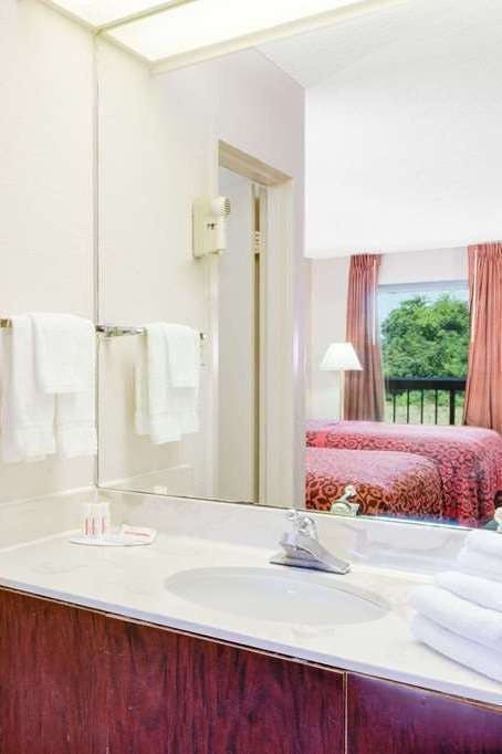 Hotel Days Inn by Wyndham Greenville MS photo 5