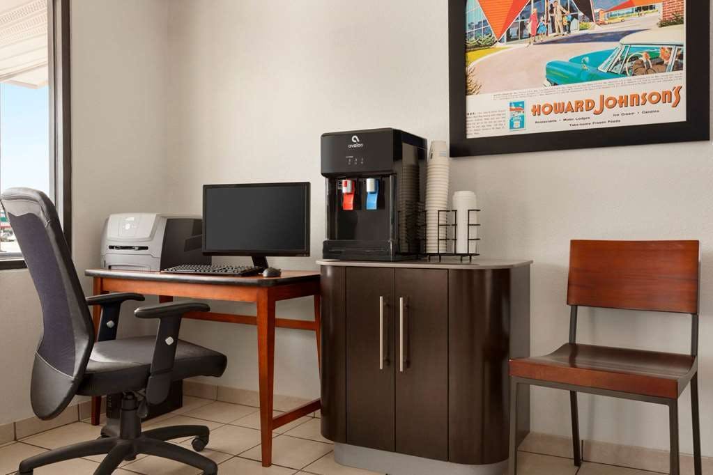 Hotel Howard Johnson by Wyndham Harrisonburg photo 5