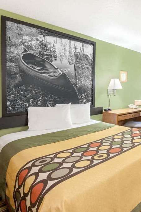 Hotel Super 8 by Wyndham Grayling photo 1