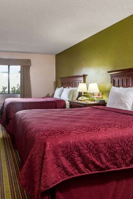 Hotel Days Inn by Wyndham Sarasota I-75 photo 2