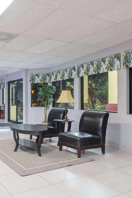 Hotel Days Inn by Wyndham Sarasota I-75 photo 5