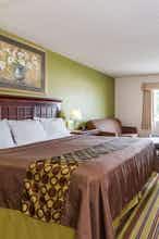 Hotel Days Inn by Wyndham Sarasota I-75 photo 1