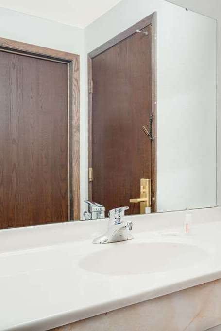 Hotel Super 8 by Wyndham Tomah Wisconsin photo 4