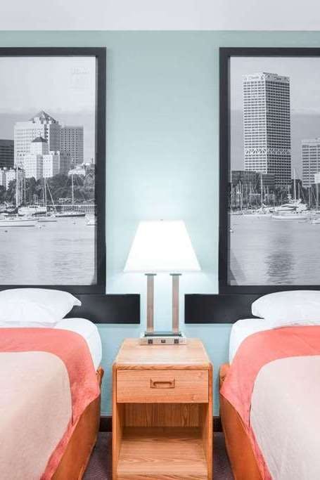 Hotel Super 8 by Wyndham Tomah Wisconsin photo 2