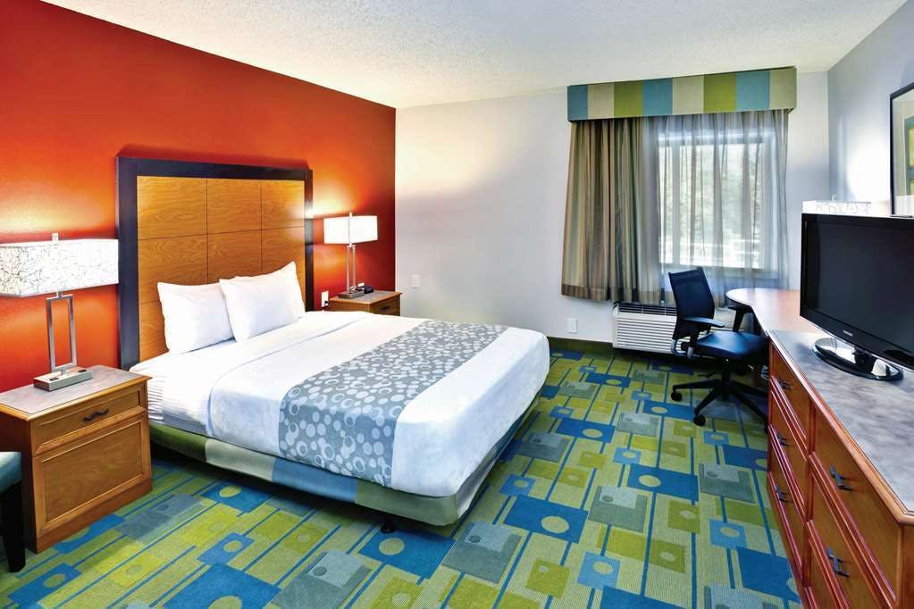 Hotel LaQuinta Birmingham Inverness photo 2