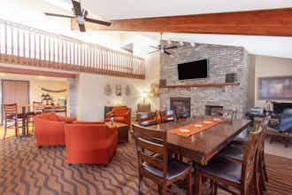 Hotel AmericInn by Wyndham St. Cloud MN I-94 photo 3