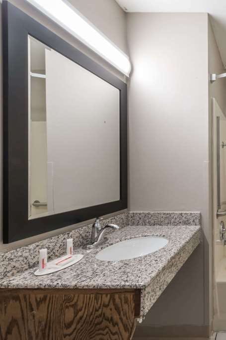 Hotel Super 8 by Wyndham Alexander City photo 5