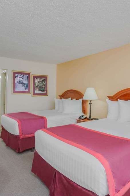 Hotel Days Inn by Wyndham Asheville West photo 3