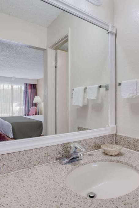 Hotel Days Inn by Wyndham Asheville West photo 5