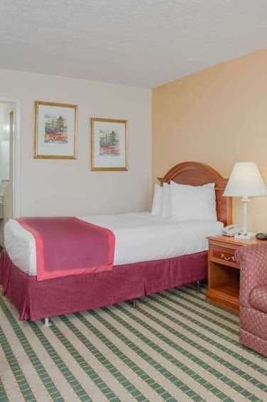 Hotel Days Inn by Wyndham Asheville West photo 2