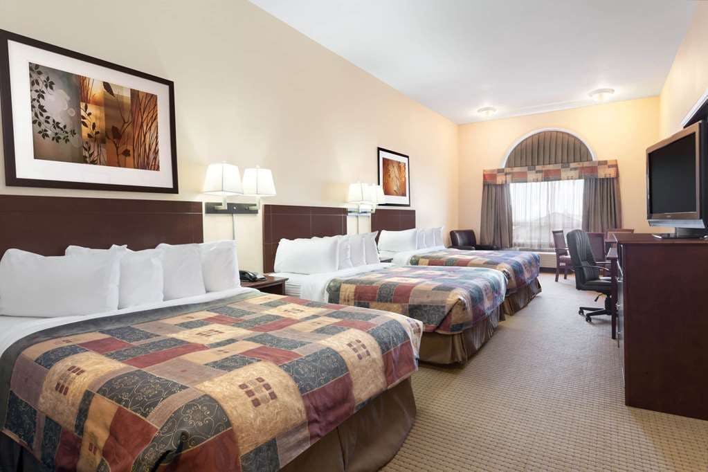 Hotel Ramada Weyburn photo 4