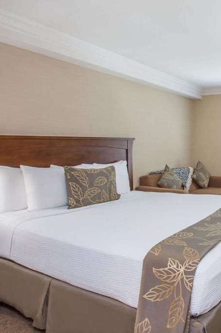 Hotel Days Inn by Wyndham San Diego Hotel Circle photo 1