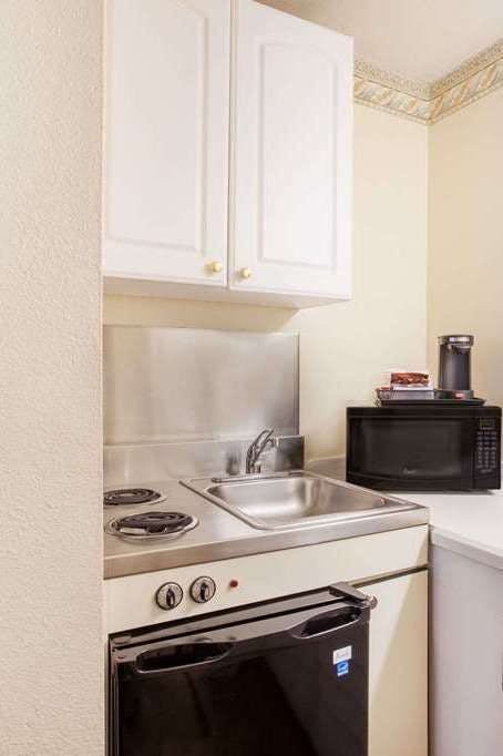 Hotel Days Inn by Wyndham San Diego Hotel Circle photo 5