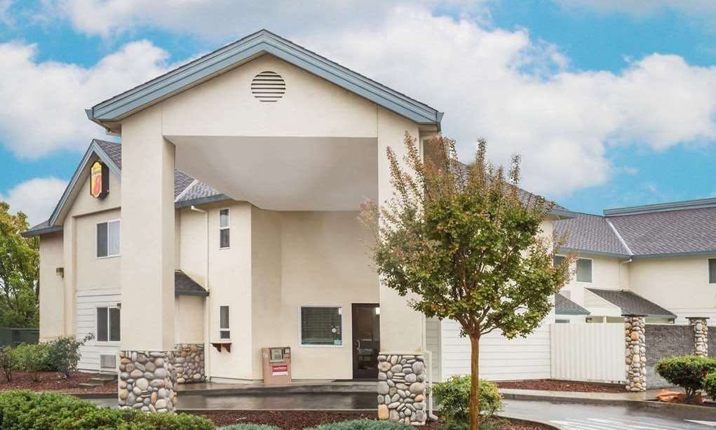 Super 8 Cloverdale Wine Ctry