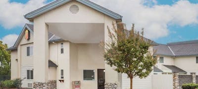 Super 8 Cloverdale Wine Ctry