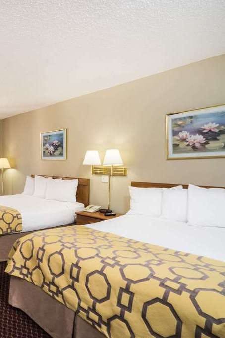 Hotel Baymont by Wyndham Johnson City photo 2