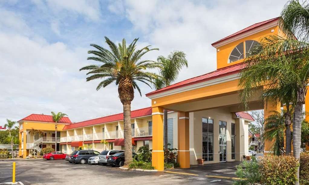 Days Inn & Suites by Wyndham Port Richey