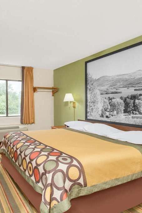 Hotel Super 8 by Wyndham Bedford photo 1