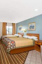 Hotel Super 8 Bedford photo 2