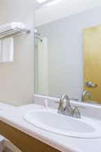 Hotel Super 8 Bedford photo 3
