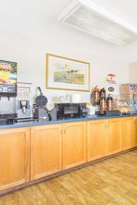 Hotel Super 8 by Wyndham Bedford photo 5