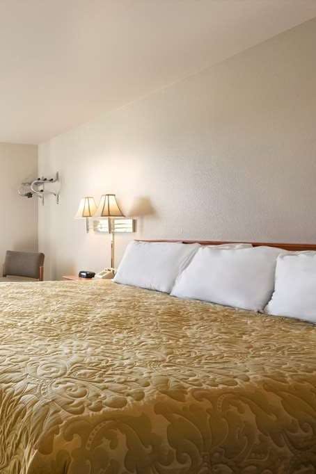 Hotel Super 8 by Wyndham Coeur d'Alene photo 1