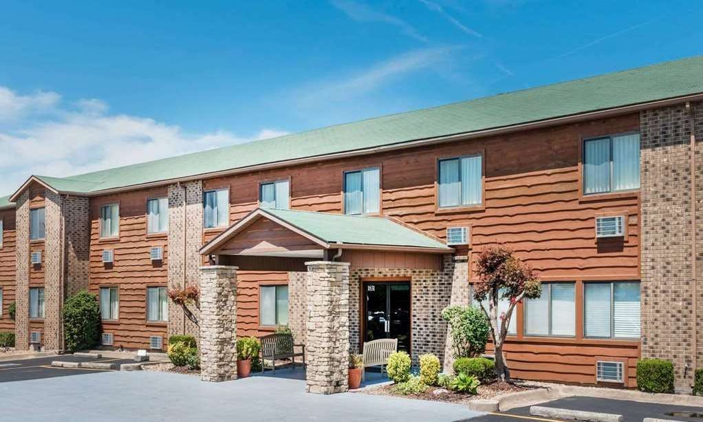 Super 8 by Wyndham Lebanon