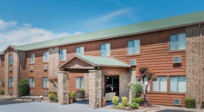 Super 8 by Wyndham Lebanon