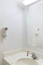 Hotel Travelodge by Wyndham Los Banos CA photo 5
