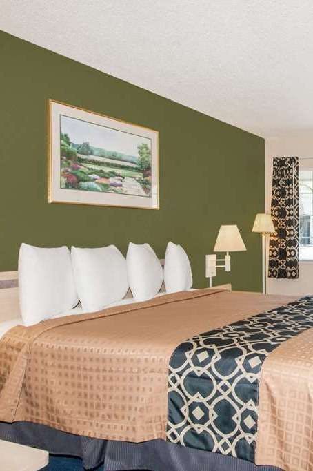 Hotel Travelodge by Wyndham Los Banos CA photo 1